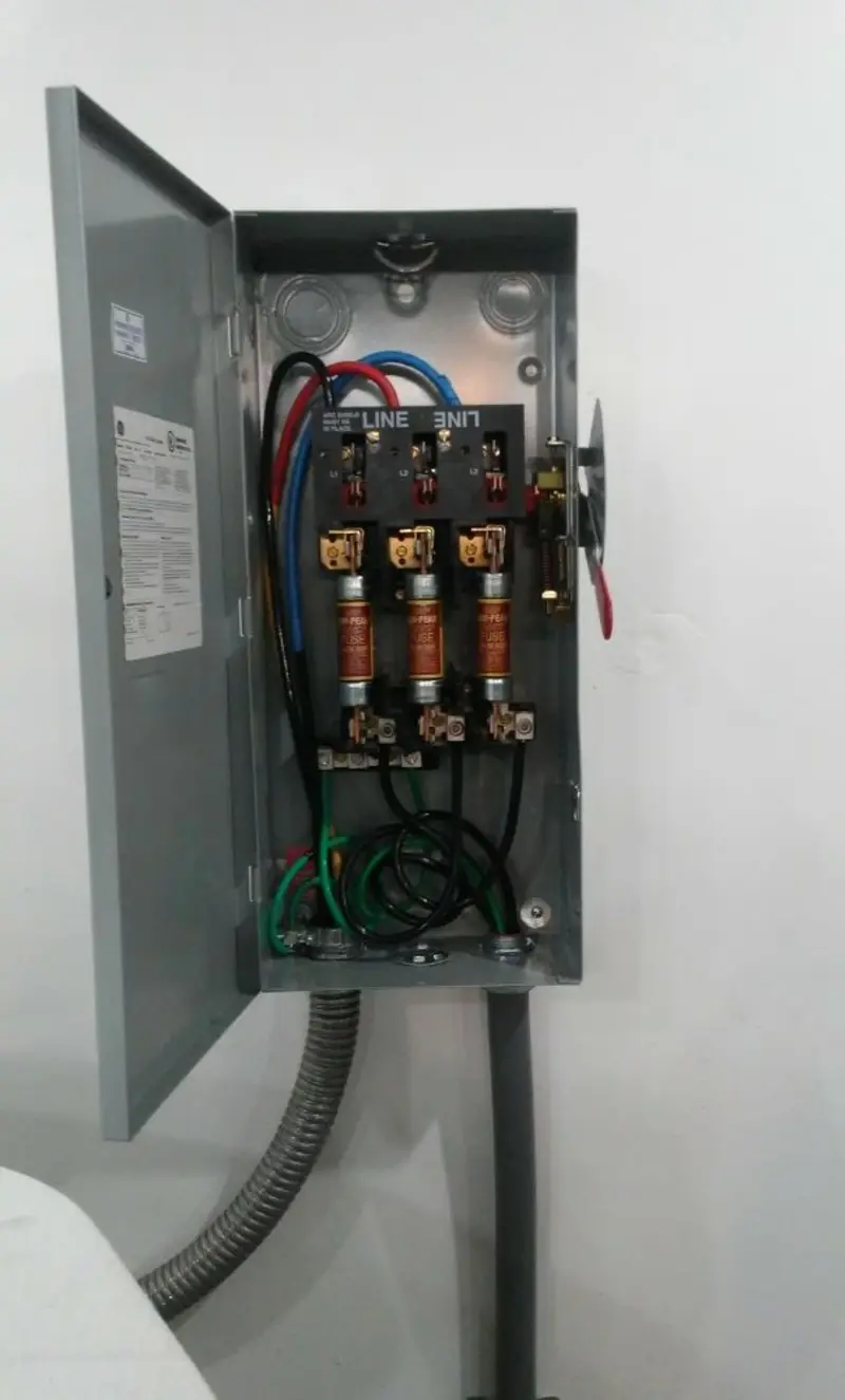 Three-phase disconnect switch installed for Smoke Detector Installation in Lakeland